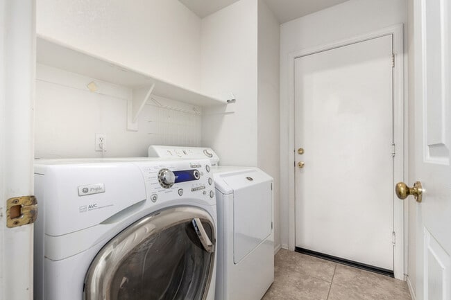 Building Photo - 1116 S 53rd St
