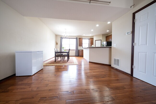 Building Photo - 9570 Jefferson Dr