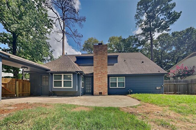 Building Photo - 2206 Lakeville Dr