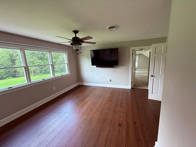 Building Photo - 7356 Woodville Ln
