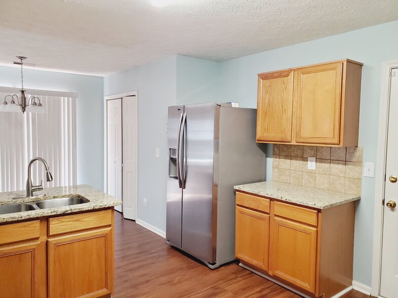 Building Photo - 1621 Sparrow Wood Ln SW