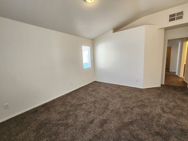 Building Photo - Lovely Single Story Home