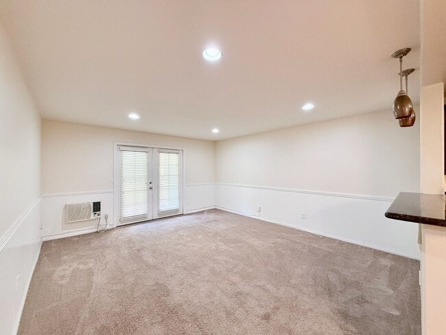 Building Photo - Second Story 1 Bedroom / 1 Bath Condo Near SDSU - Pets ok