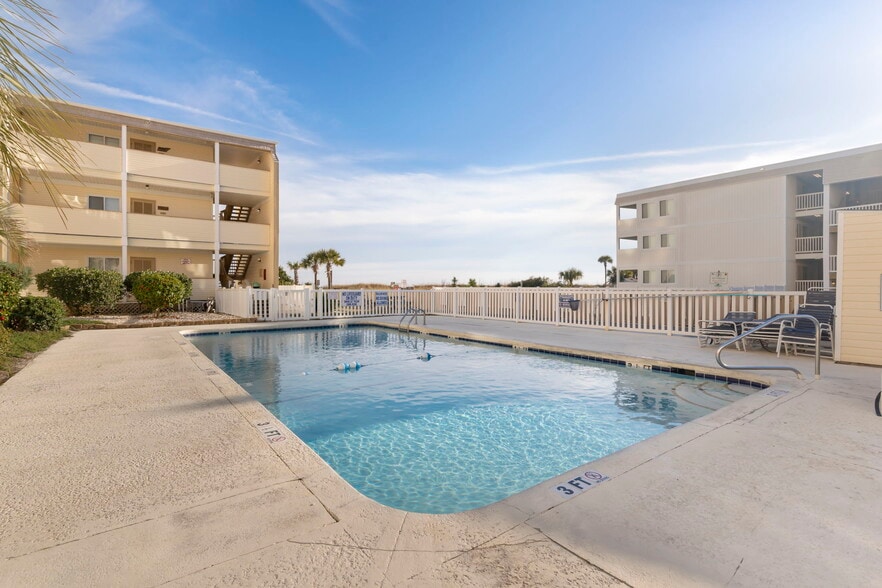 Building Photo - 9620 Shore Dr