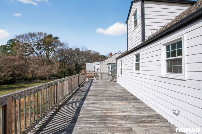 Building Photo - Charming Duplex 2BR + Upstairs 1BR Studio