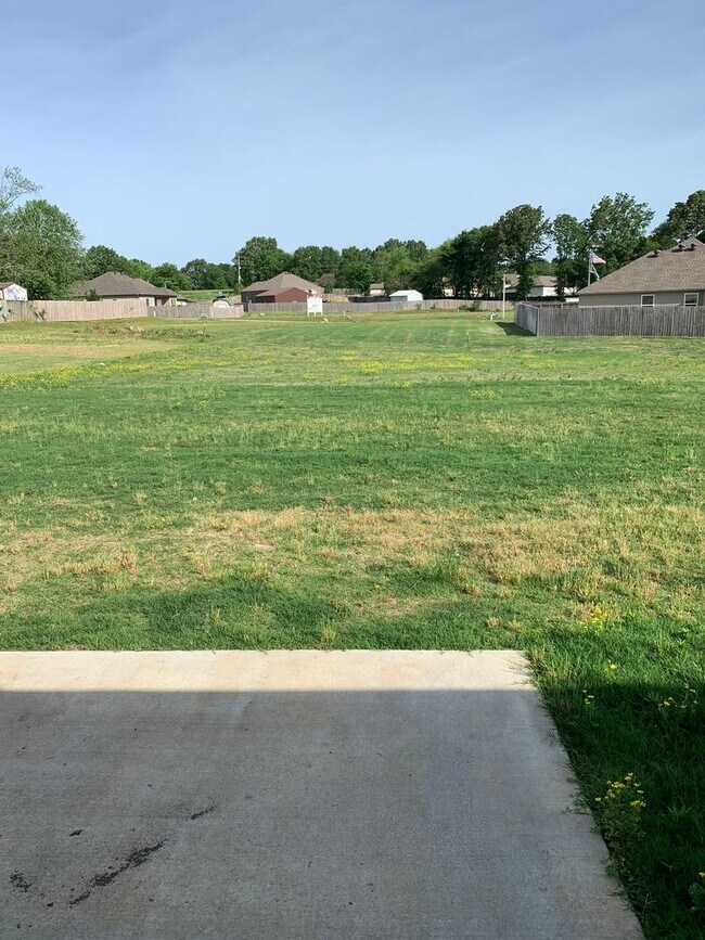 Building Photo - Newer 4bed/2bath home near ASU and NEA Hos...