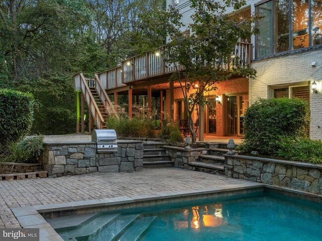 Building Photo - 1 Lake Potomac Ct