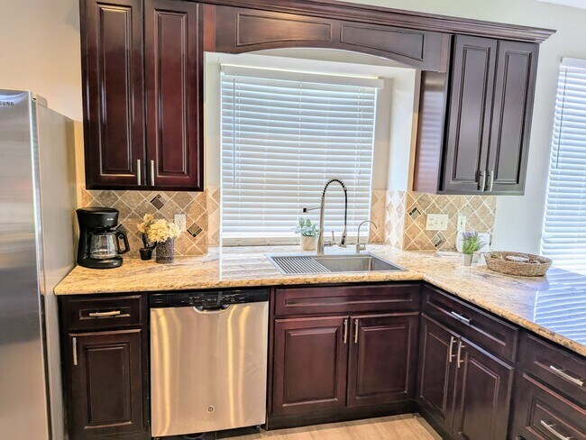 Building Photo - 10067 Lazy Meadows Dr