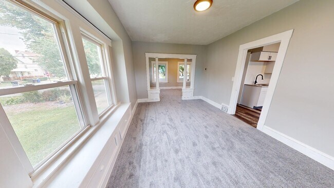 Building Photo - Old Brooklyn Area - 3 Bedroom Single Famil...