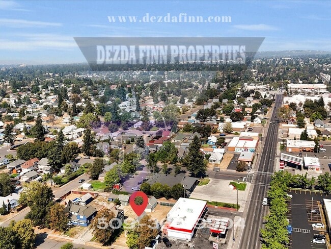 Building Photo - Charming 4-Bedroom Home with Modern Update...
