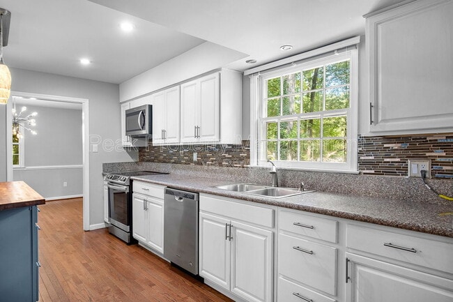 Building Photo - 2353 Shoreham Dr