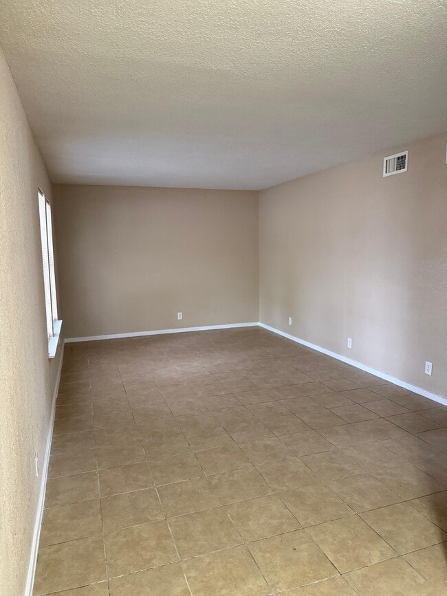 Building Photo - 8000 Winsford Dr