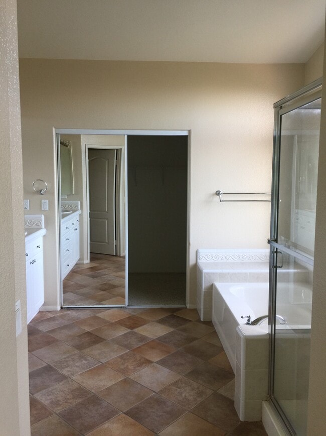 Building Photo - 1520 Sapphire Dr