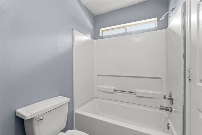 Building Photo - 9322 Eaglewood Glen Tr