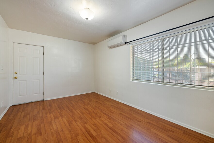 Building Photo - 11840 Archwood St