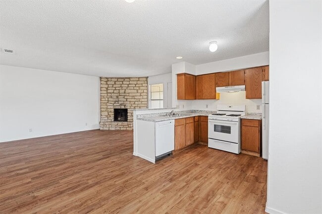 Building Photo - 302 Algerita Dr