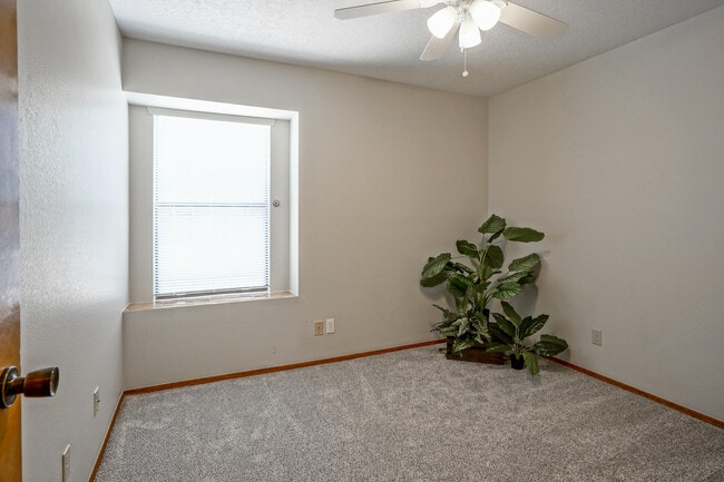 Building Photo - 5609 Wingate Ave NW