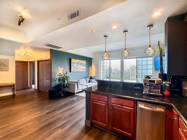 Building Photo - 3225 Turtle Creek Blvd