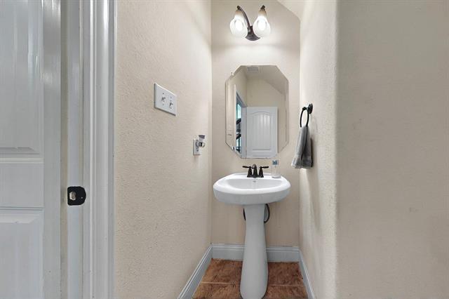 Building Photo - 2633 Sunstar Dr