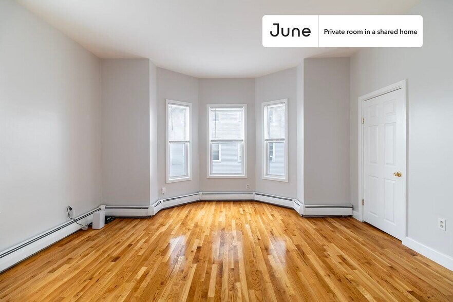 Primary Photo - Private bedroom in 3 bed/1 bath Home
