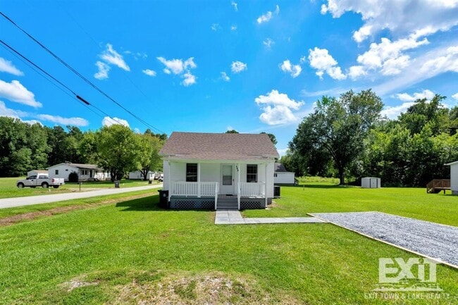Building Photo - Newly Renovated 2 Bedroom 1 Bath in La Cro...