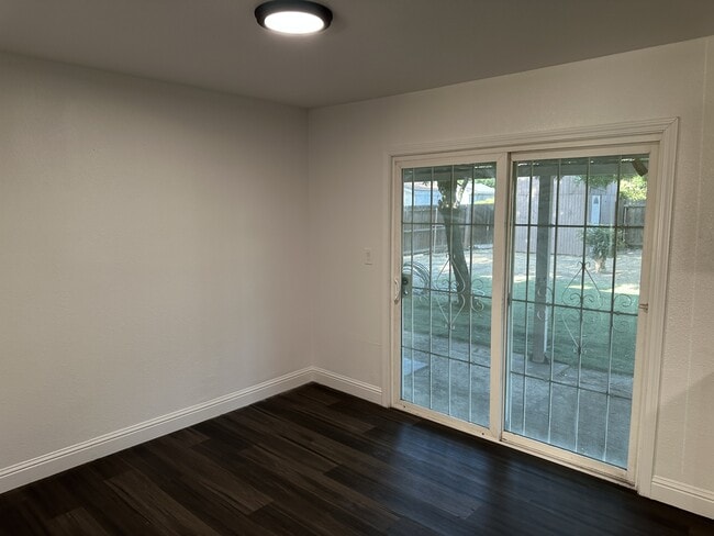 Building Photo - 347 Anthony Ave