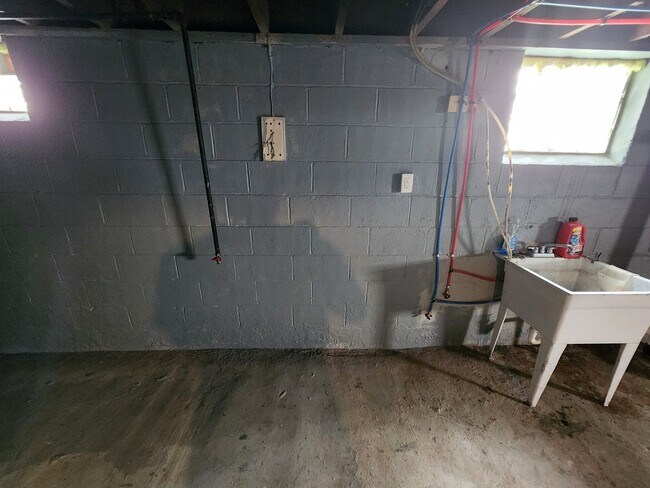 Building Photo - 824 Oak St