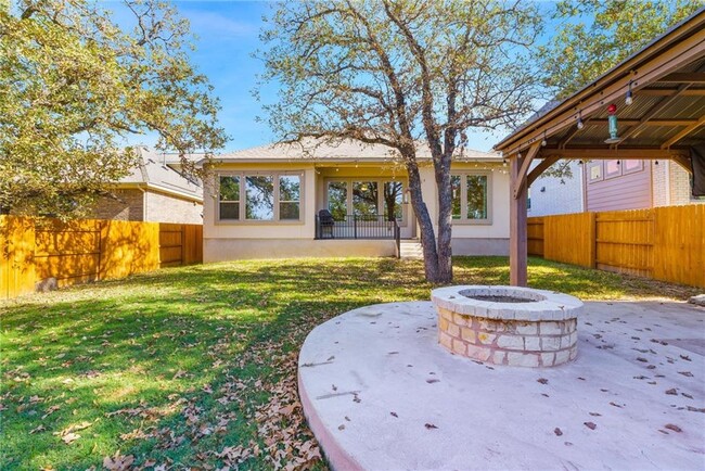 Building Photo - 941 Del Raphael Dr