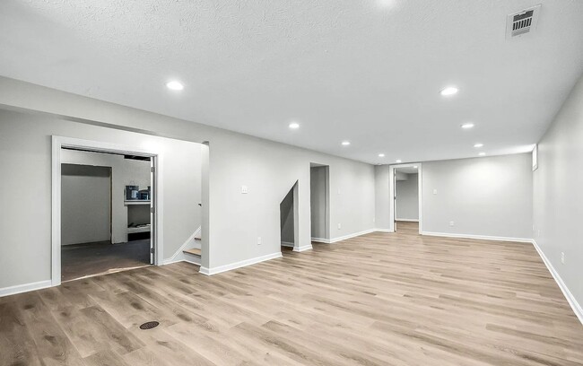 Building Photo - 400 Newman Way