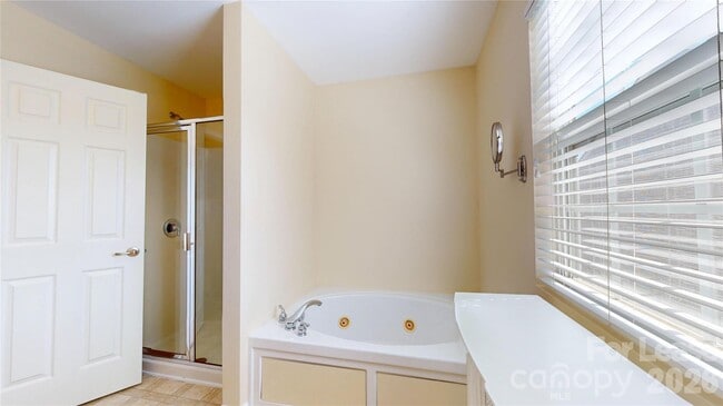 Building Photo - 2102 Big Pine Dr