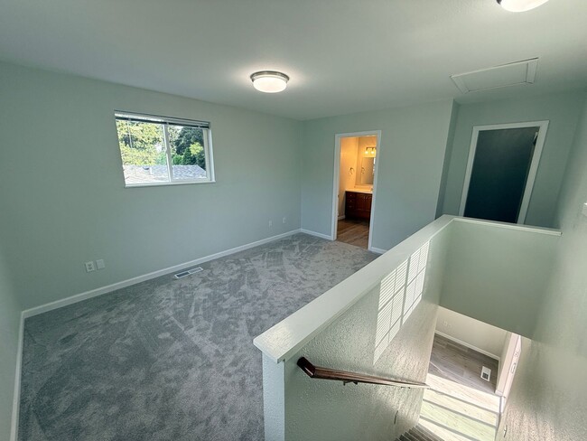 Building Photo - Newly renovated 1892sqft 4-bedroom, 3-bath home in Portland,