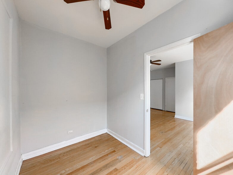 Building Photo - 1055 W George