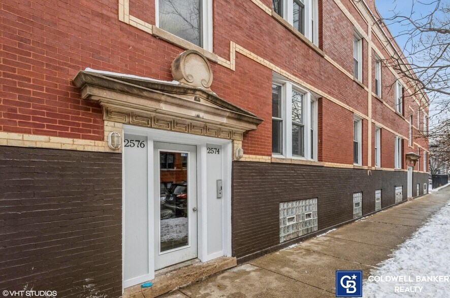 Building Photo - 2574 W Lyndale St