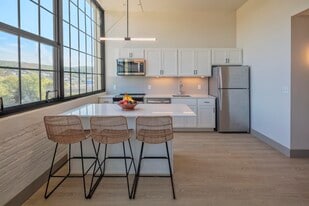 Building Photo - Victory Lofts