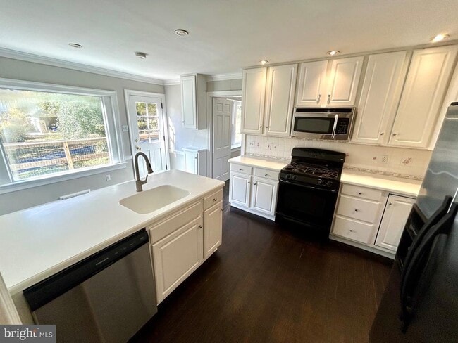 Building Photo - 248 Hilldale Rd