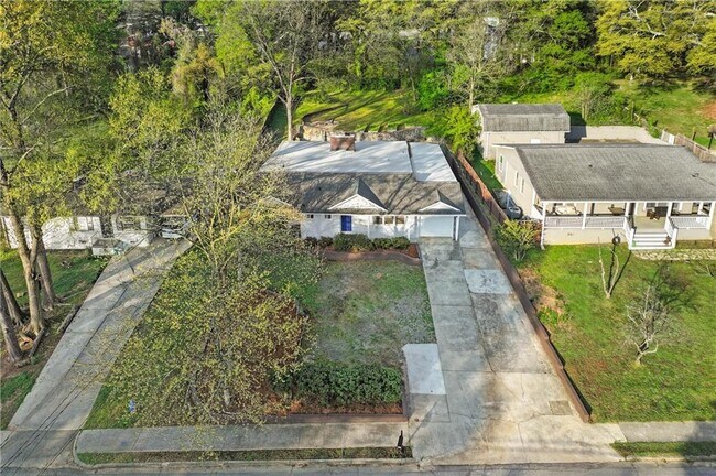 Building Photo - 2634 Birch St