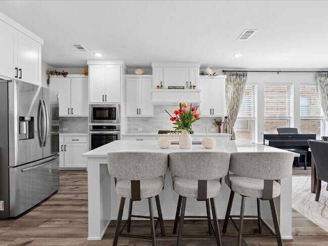 Building Photo - Spacious Home with Soaring Ceilings, Dual ...