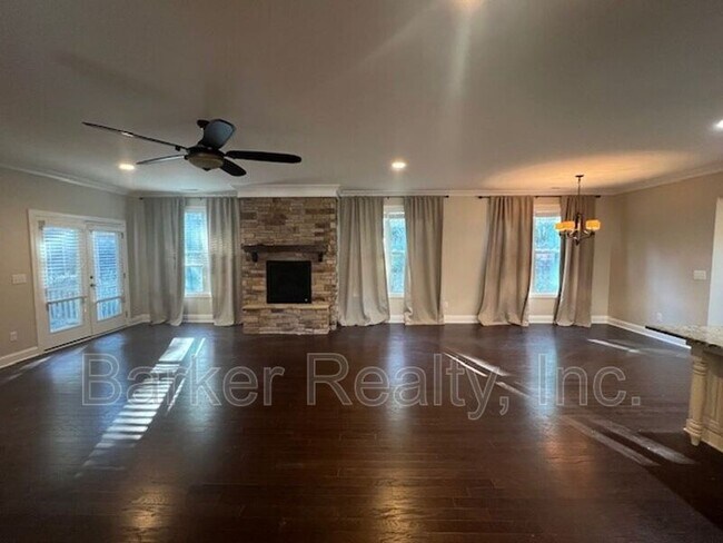 Building Photo - 324 Matilda Pl