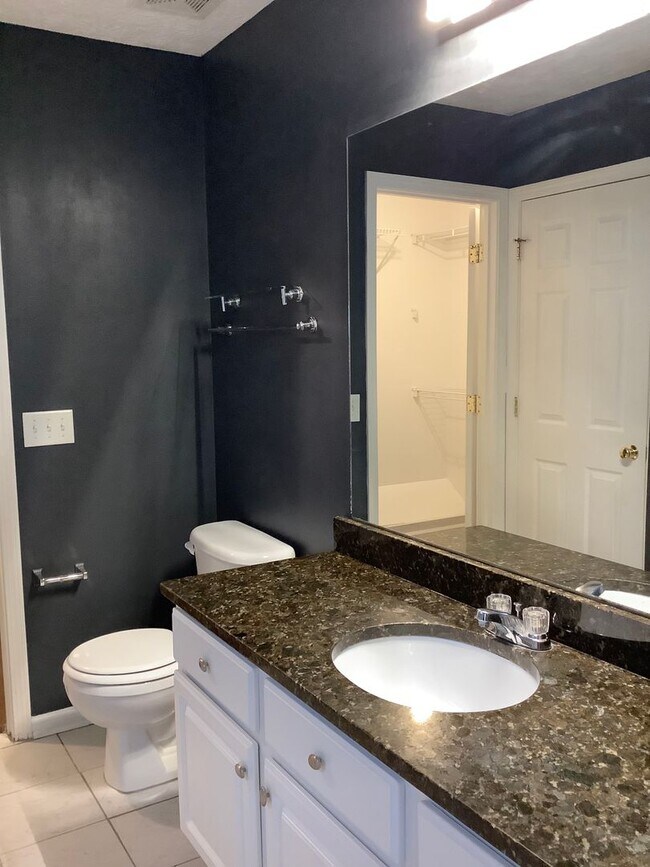 Building Photo - Bellevue - 3 bedrooms - 2 1/2 baths home