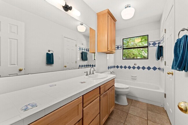 Building Photo - 800 Spur 191