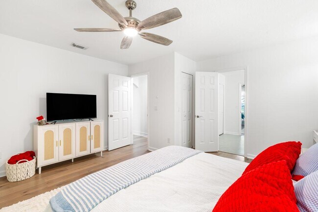 Building Photo - 200 Islamarada Ct