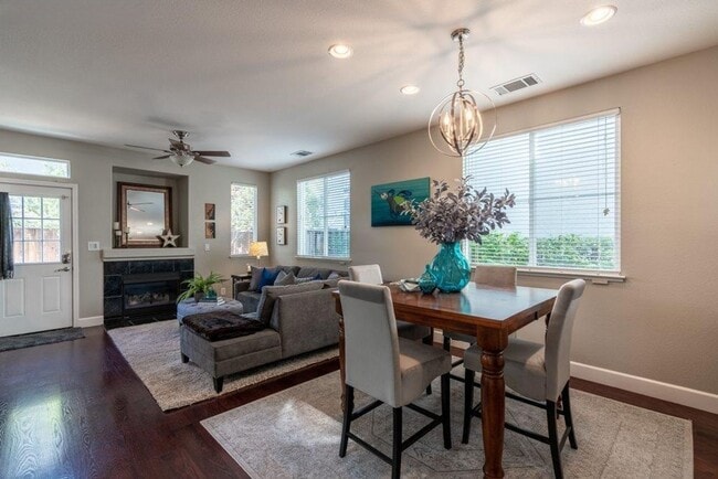 Building Photo - Stunning Updated Alameda Home w/ Backyard Deck & Custom Features