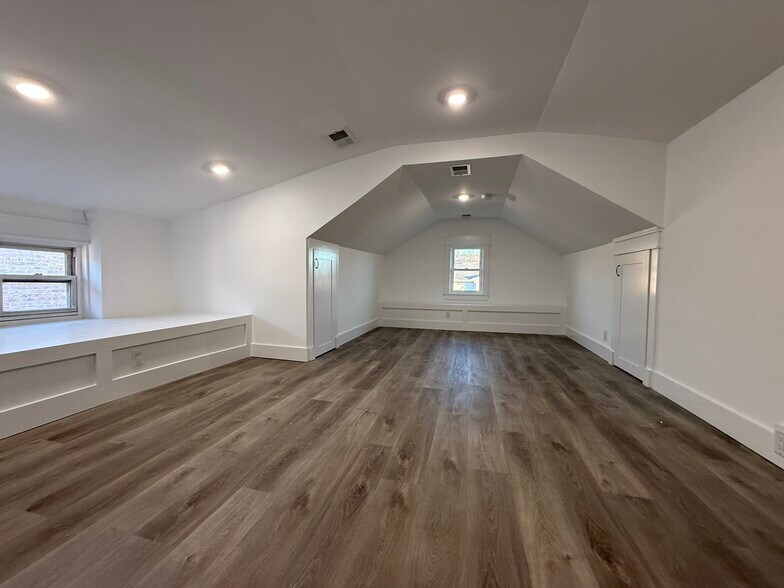 Building Photo - 517 Lincoln St