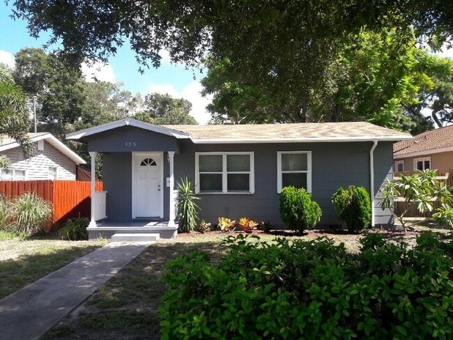 Building Photo - Beautifully Appointed 3/2 w Garage For Ren...