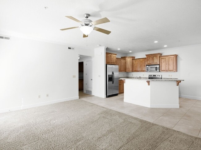 Building Photo - Luxurious Condo in North Orem