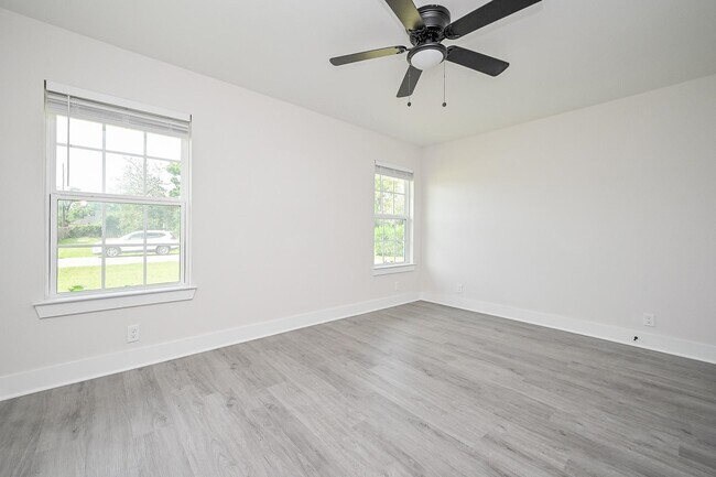 Building Photo - 226 Hyta St