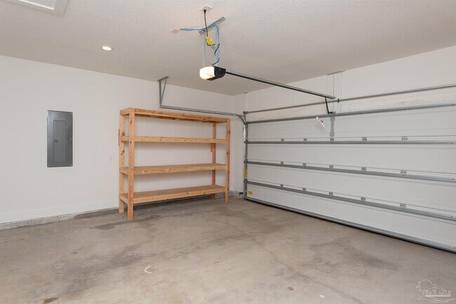 Building Photo - 874 Windhill Dr