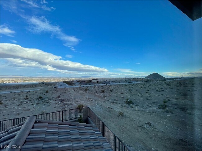 Building Photo - 5358 Pico Viejo St