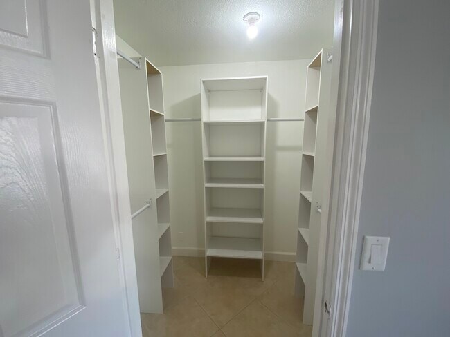 Building Photo - 7607 S Sherrill St