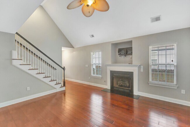 Building Photo - Unbeatable Location – Just 6 Minutes to Do...